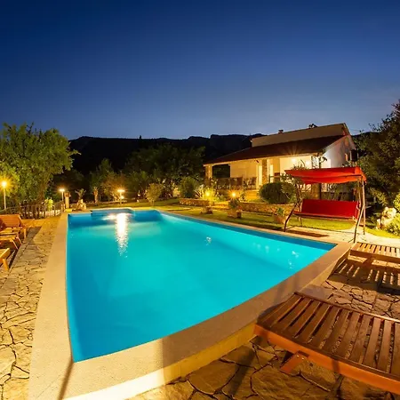 Villa Gana-green Oasis With Heated Pool Buna