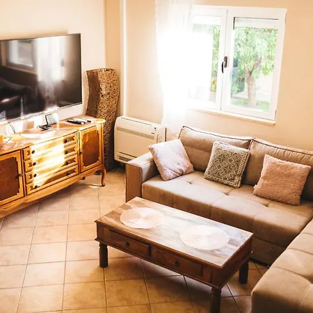 Gana-green Oasis With Heated Pool Vila *