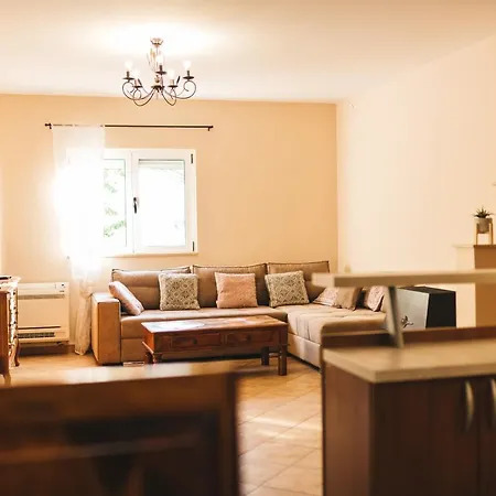 Gana-green Oasis With Heated Pool Vila *