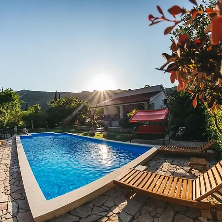 Gana-green Oasis With Heated Pool Vila Buna