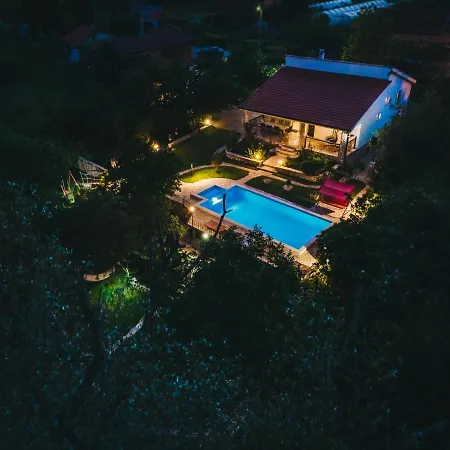 Vila Gana-green Oasis With Heated Pool Buna