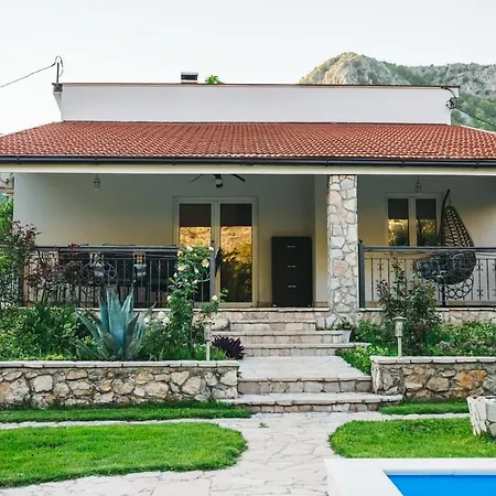 Gana-green Oasis With Heated Pool Villa