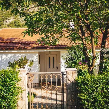 Vila Gana-green Oasis With Heated Pool Buna