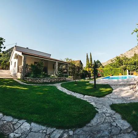 Gana-green Oasis With Heated Pool Buna