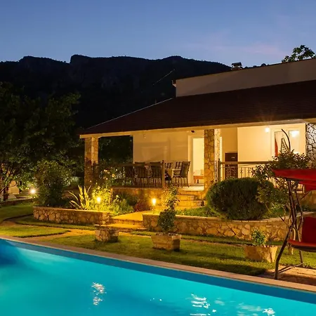 Vila Gana-green Oasis With Heated Pool Buna