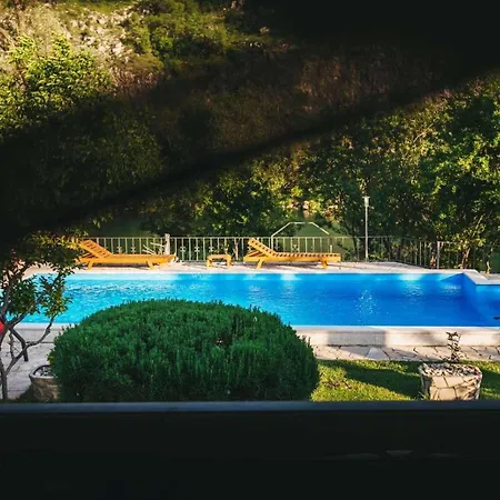 Gana-green Oasis With Heated Pool Buna